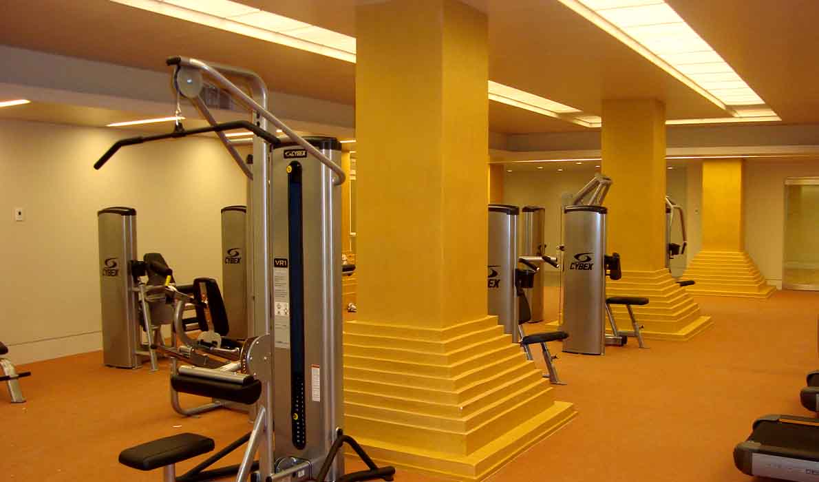 Modern fitness center with Cybex equipment at 390 West End Ave apartments, NYC, showcasing the construction expertise of Universal Management & Contracting Corp.